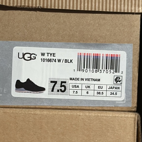 NEW UGG TYE BLACK - Picture 10 of 10